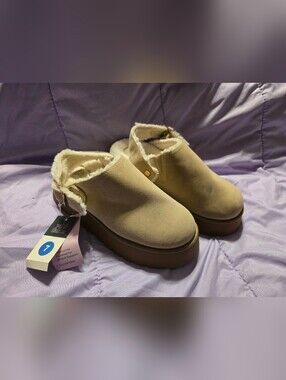 NWT Women's Cream And Beige Faux-Suede Lug Sole Slip-On Clog